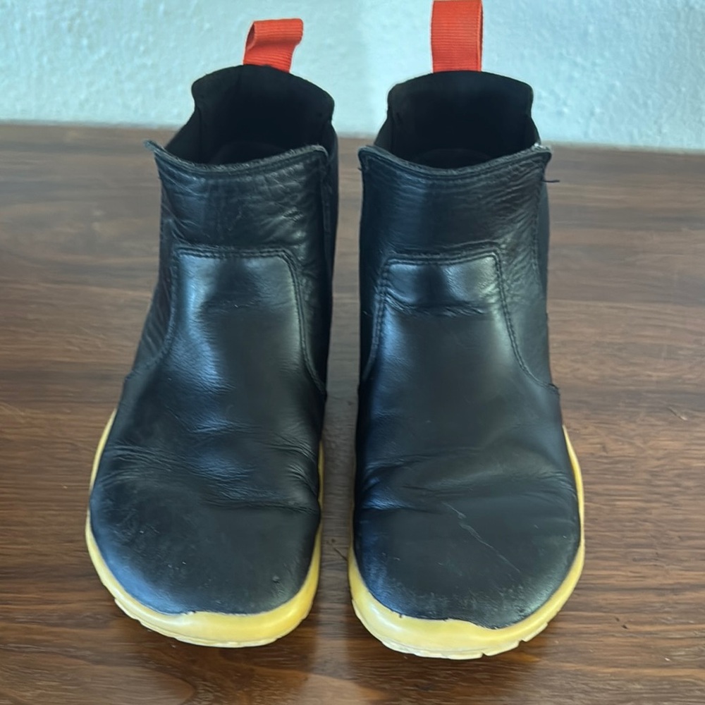Vivo Barefoot Kids Black and Tan Boots - Picture 2 of 9